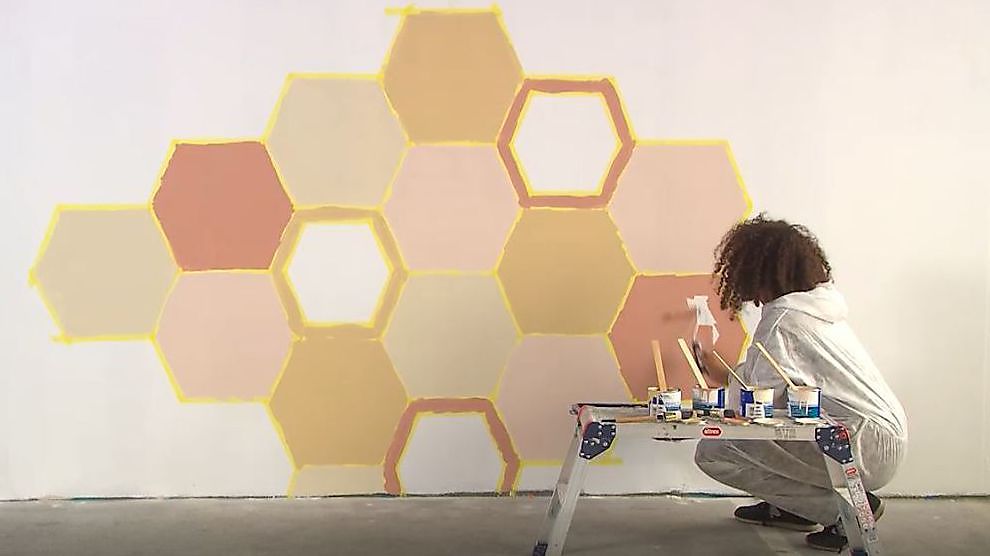 Embellissez votre mur avec un nid d'abeille