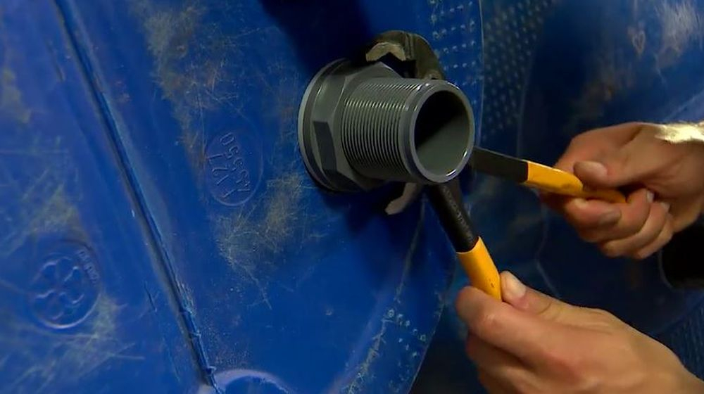 tankdoorvoer récupérateur de pluie