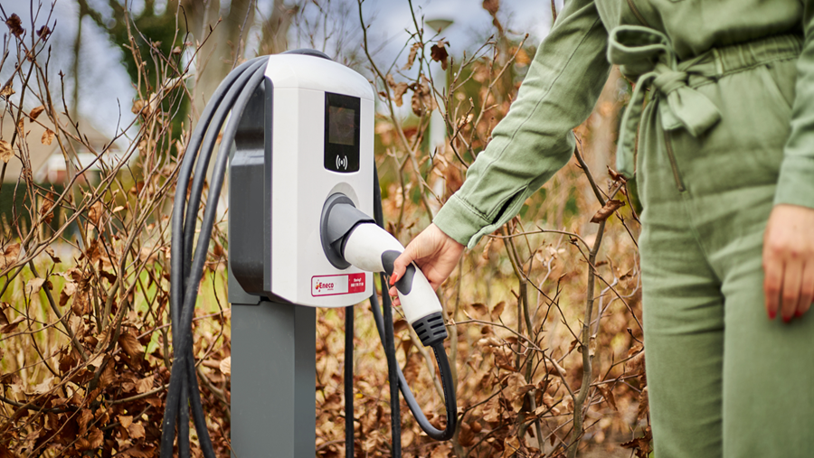 Mercedes-Benz en Eneco kondigen Benelux-samenwerking aan voor laadoplossingen