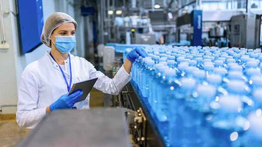 Les vêtements de travail protègent les travailleurs et les produits