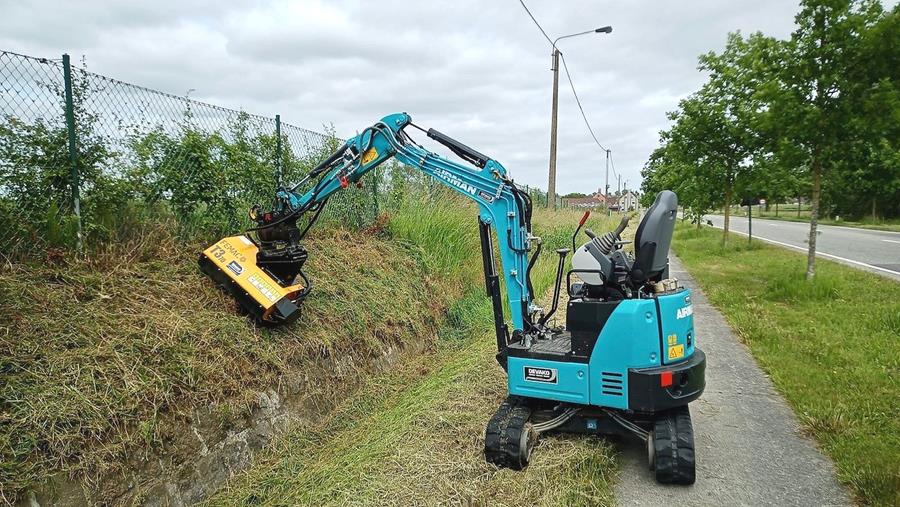 Chaque service d'entretien des espaces verts devrait avoir une faucheuse à fléaux