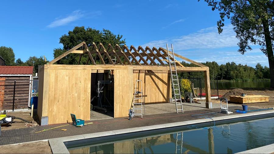 Prestigieuze eiken poolhouse en buitenkeuken