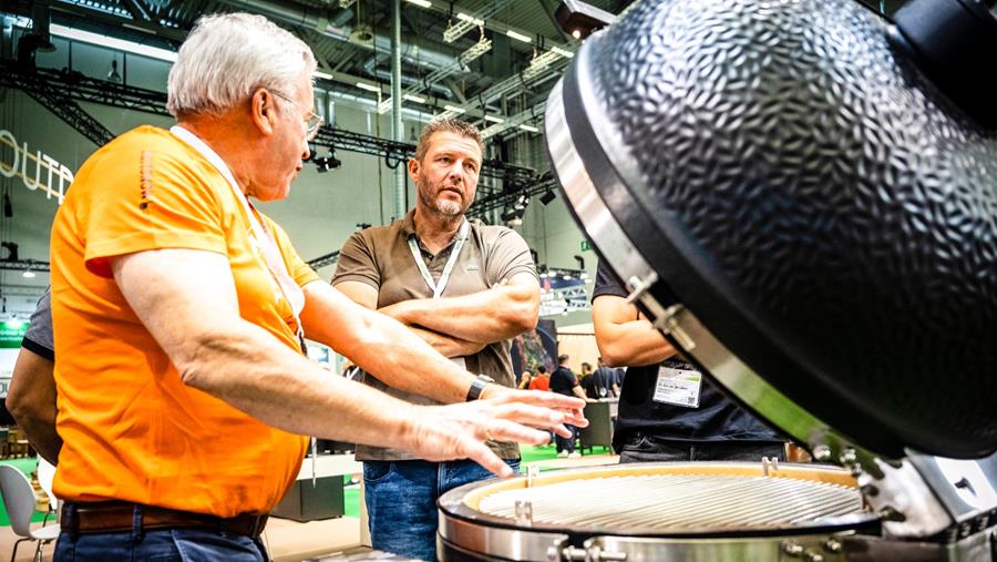 "De industrie sluit de gelederen!"