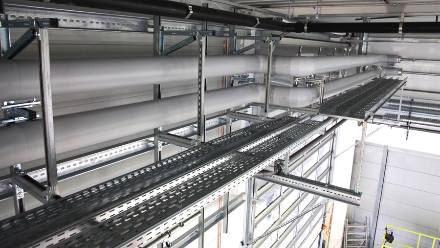 Des solutions robustes pour des fixations de tuyaux efficaces et sûres