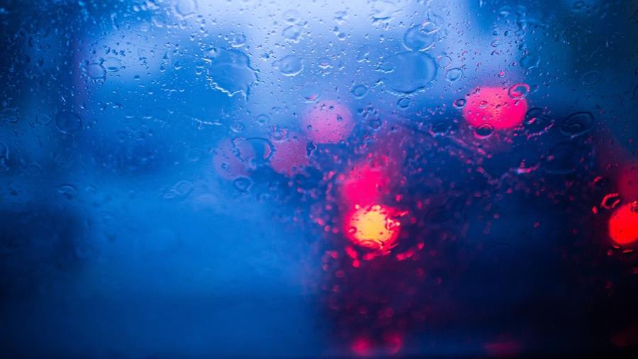 8 tips om veilig te rijden in de regen