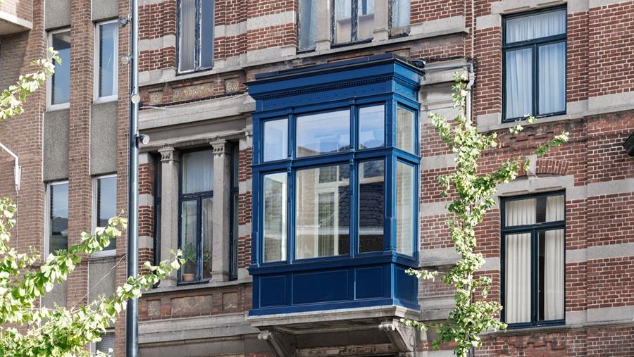 Erfgoedherstel en modern vakmanschap bij vervanging van loggia