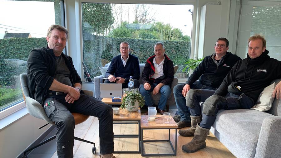 "Het is tien over twaalf voor de dakdekkersstiel"
