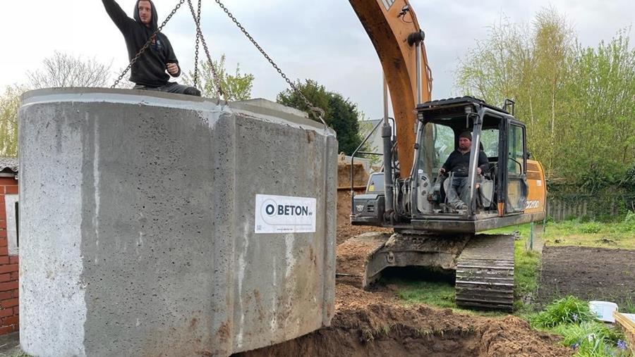 Récupération de l'eau de pluie après l'assainissement de la citerne
