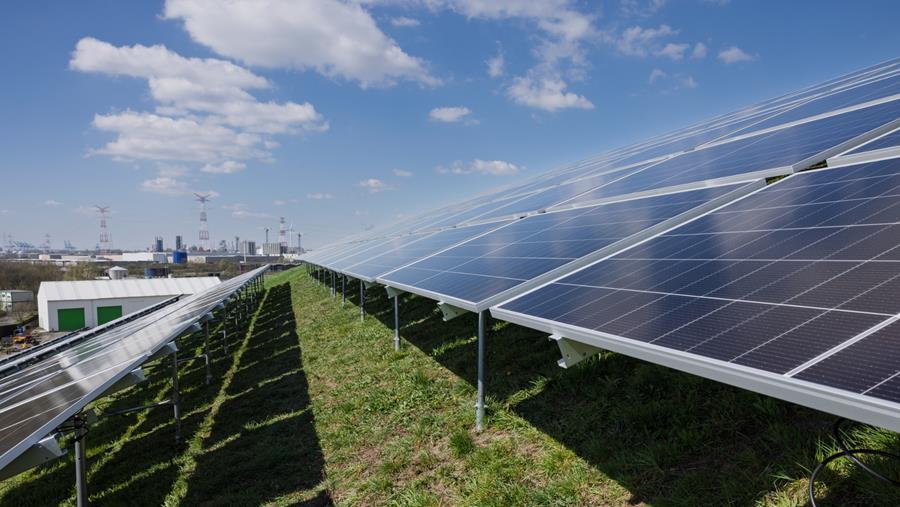 Indaver bouwt innovatief zonnepark op afgedekte stortplaatsen