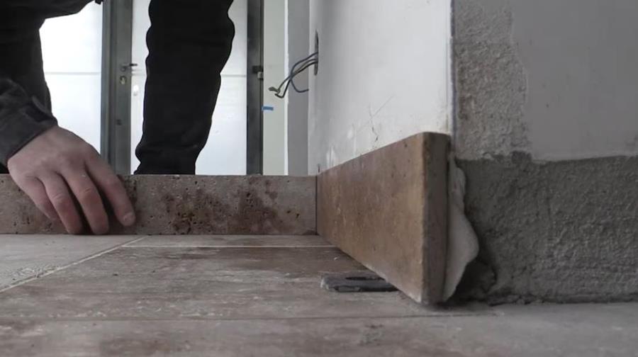 Comment poser des plinthes en pierre naturelle
