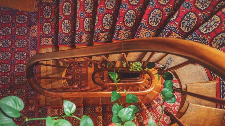 Le tapis métamorphose l'escalier existant ou neuf en accroche visuelle