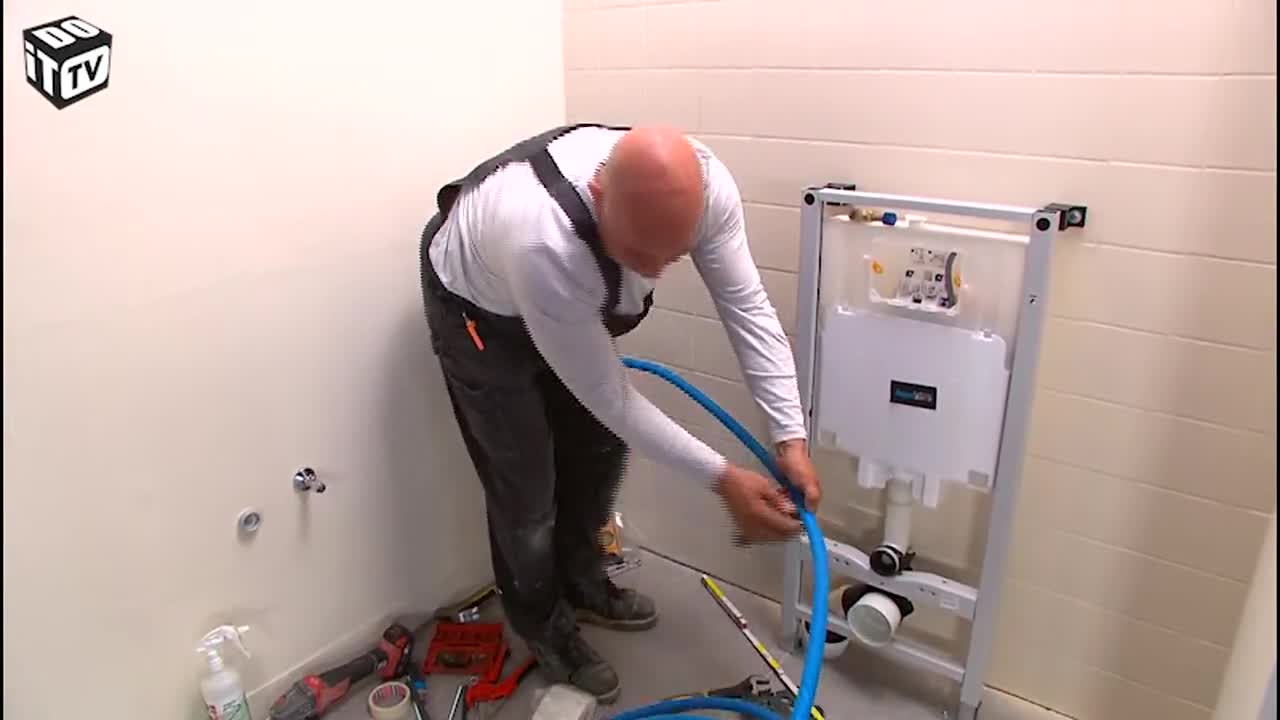 Zo plaats je de inbouwsas van een toilet